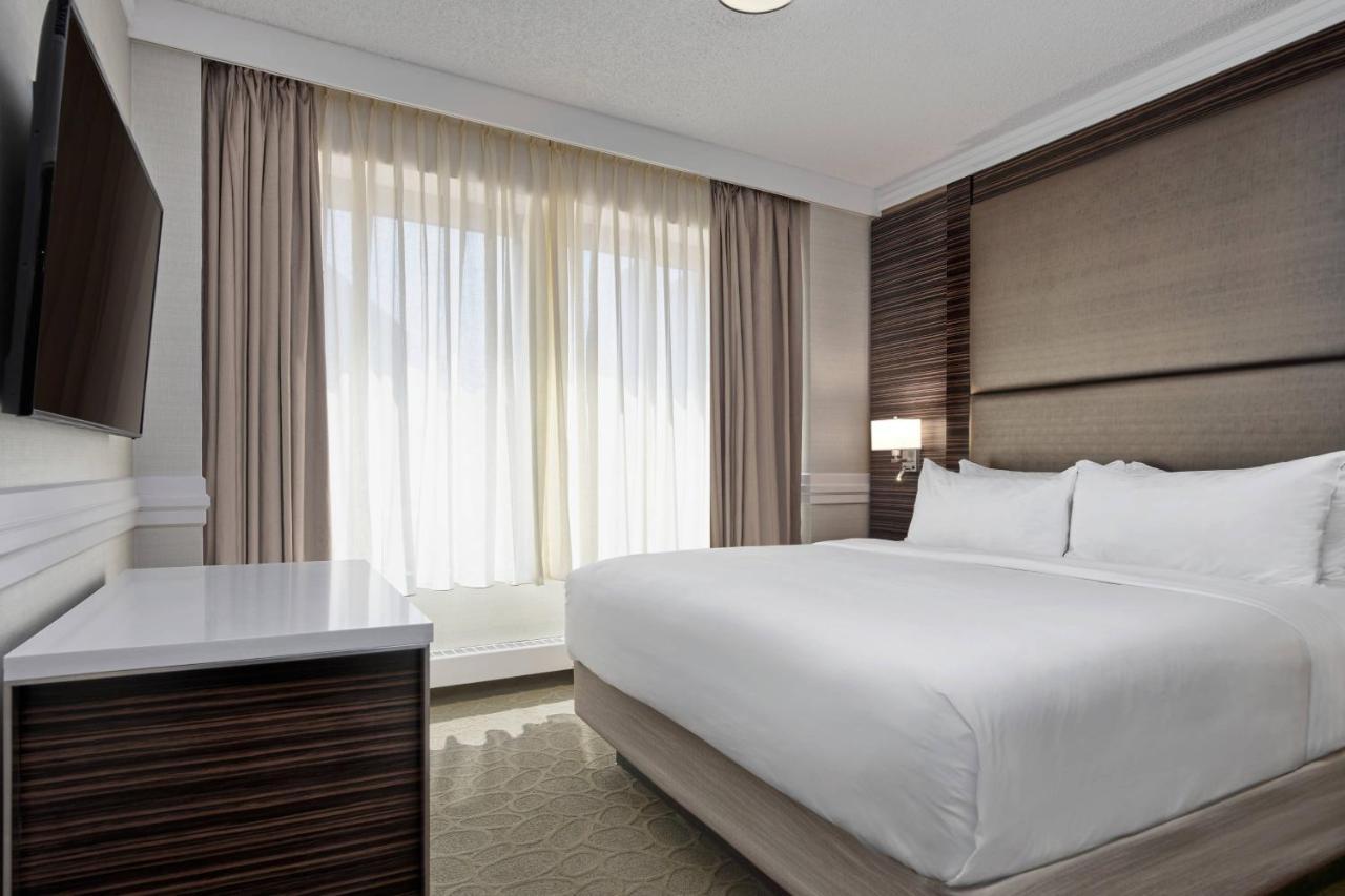 Delta Hotels By Marriott Edmonton Centre Suites Екстериор снимка