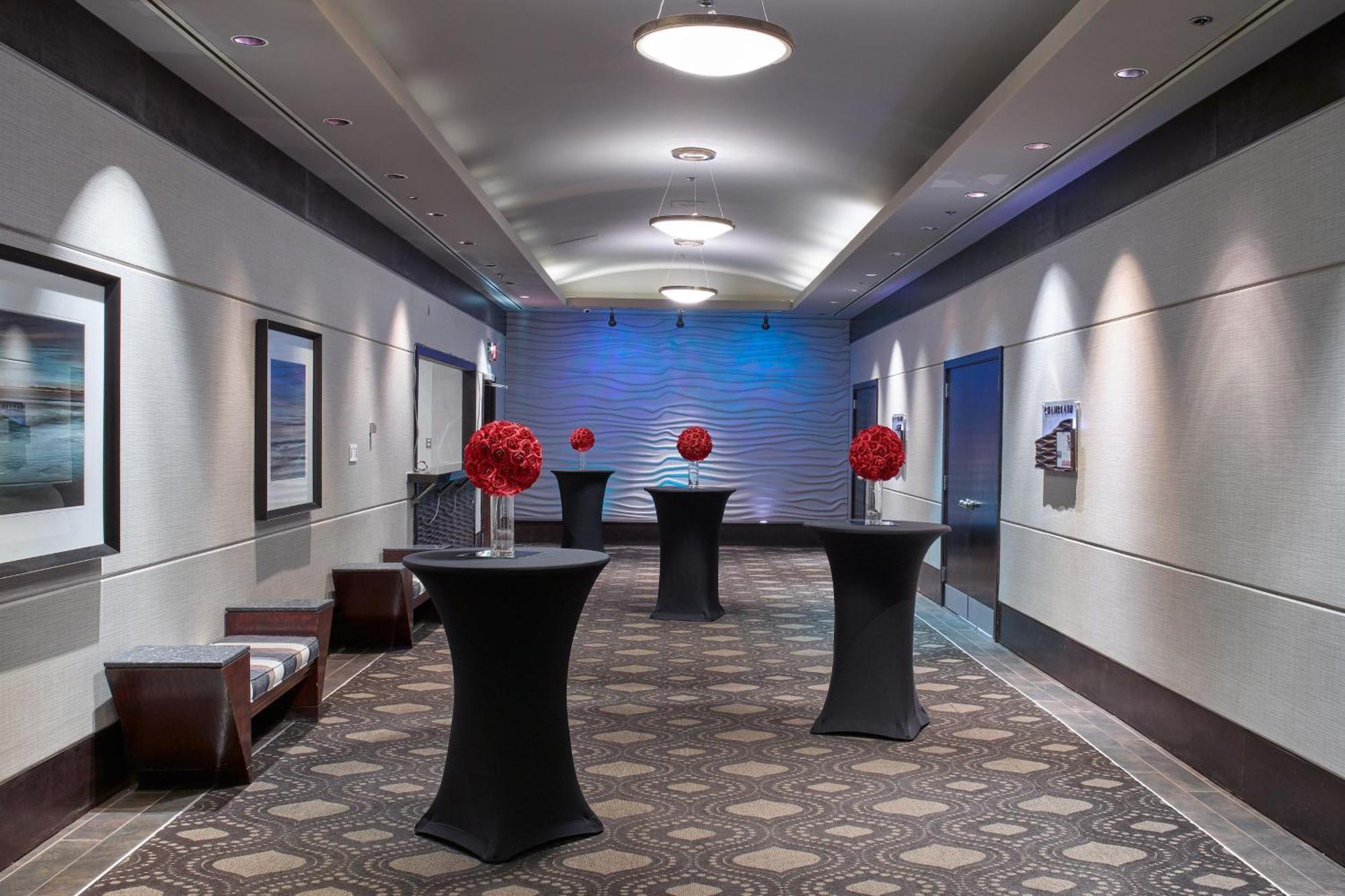 Delta Hotels By Marriott Edmonton Centre Suites Екстериор снимка