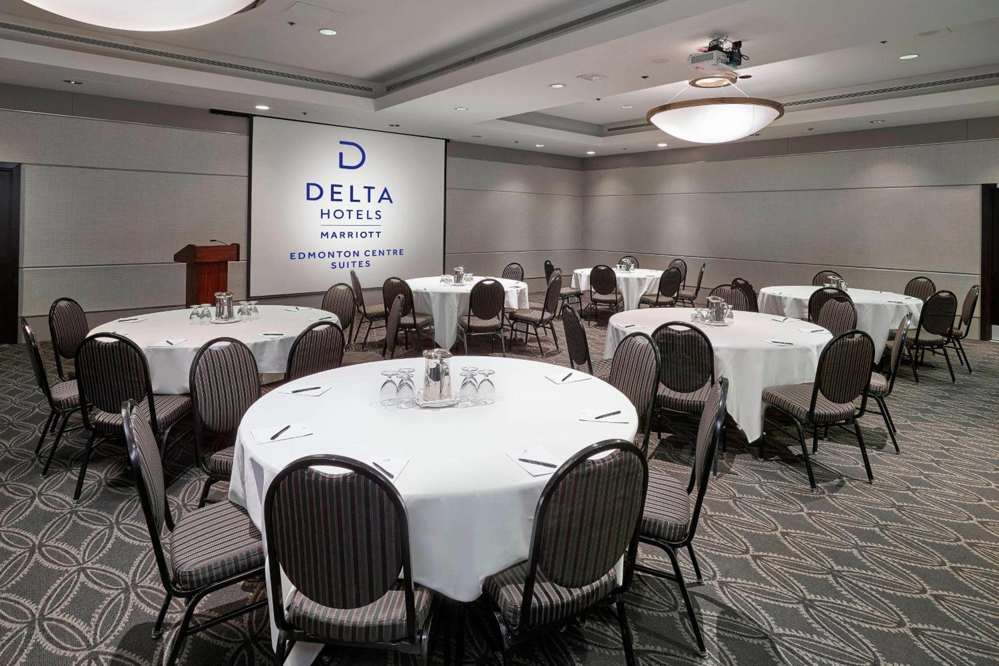 Delta Hotels By Marriott Edmonton Centre Suites Екстериор снимка