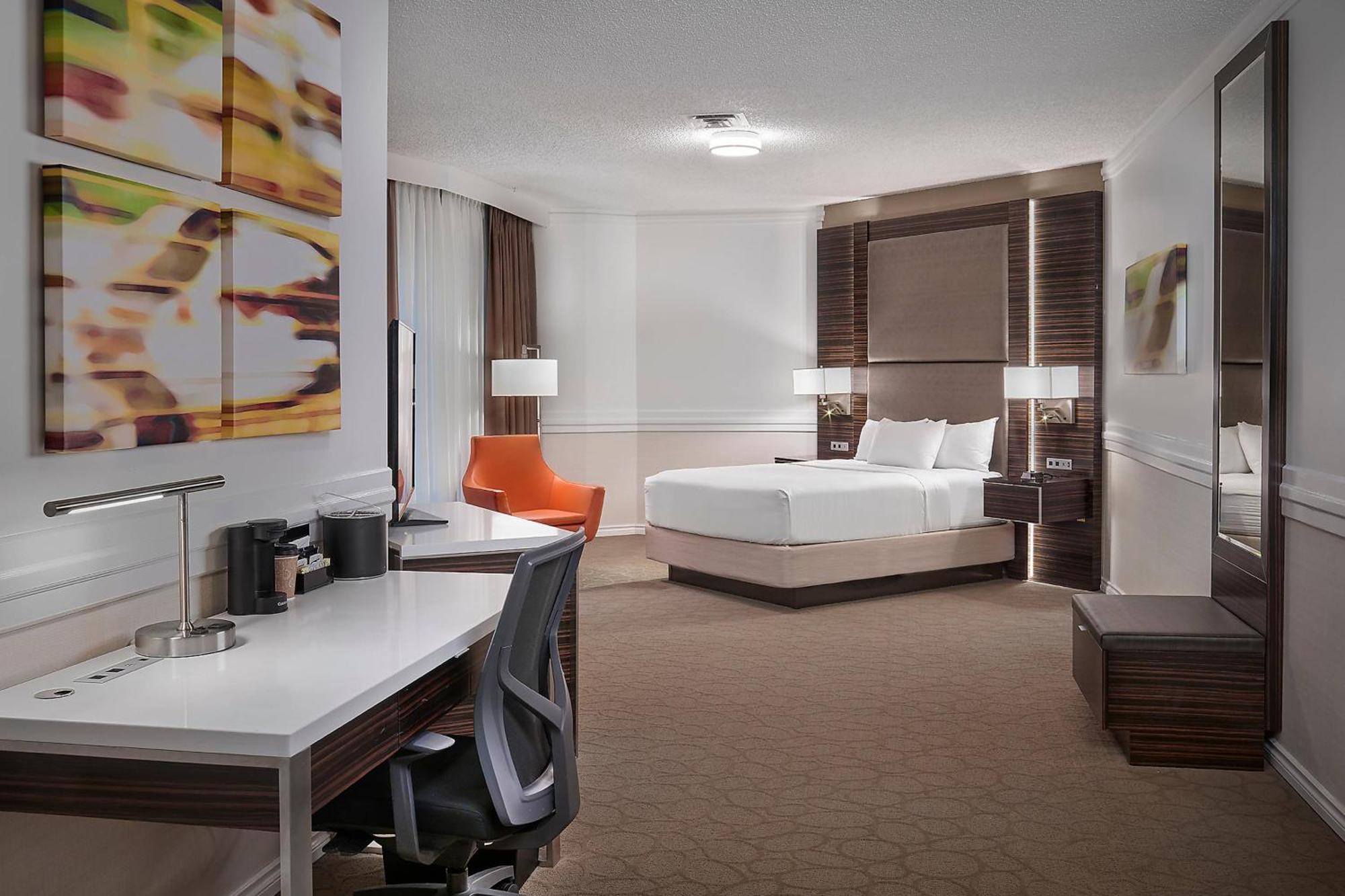 Delta Hotels By Marriott Edmonton Centre Suites Екстериор снимка