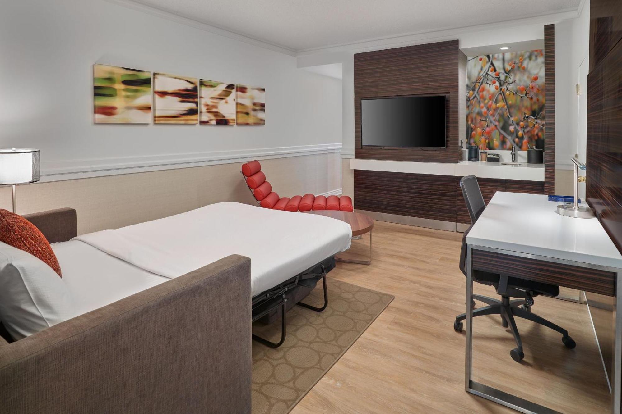 Delta Hotels By Marriott Edmonton Centre Suites Екстериор снимка