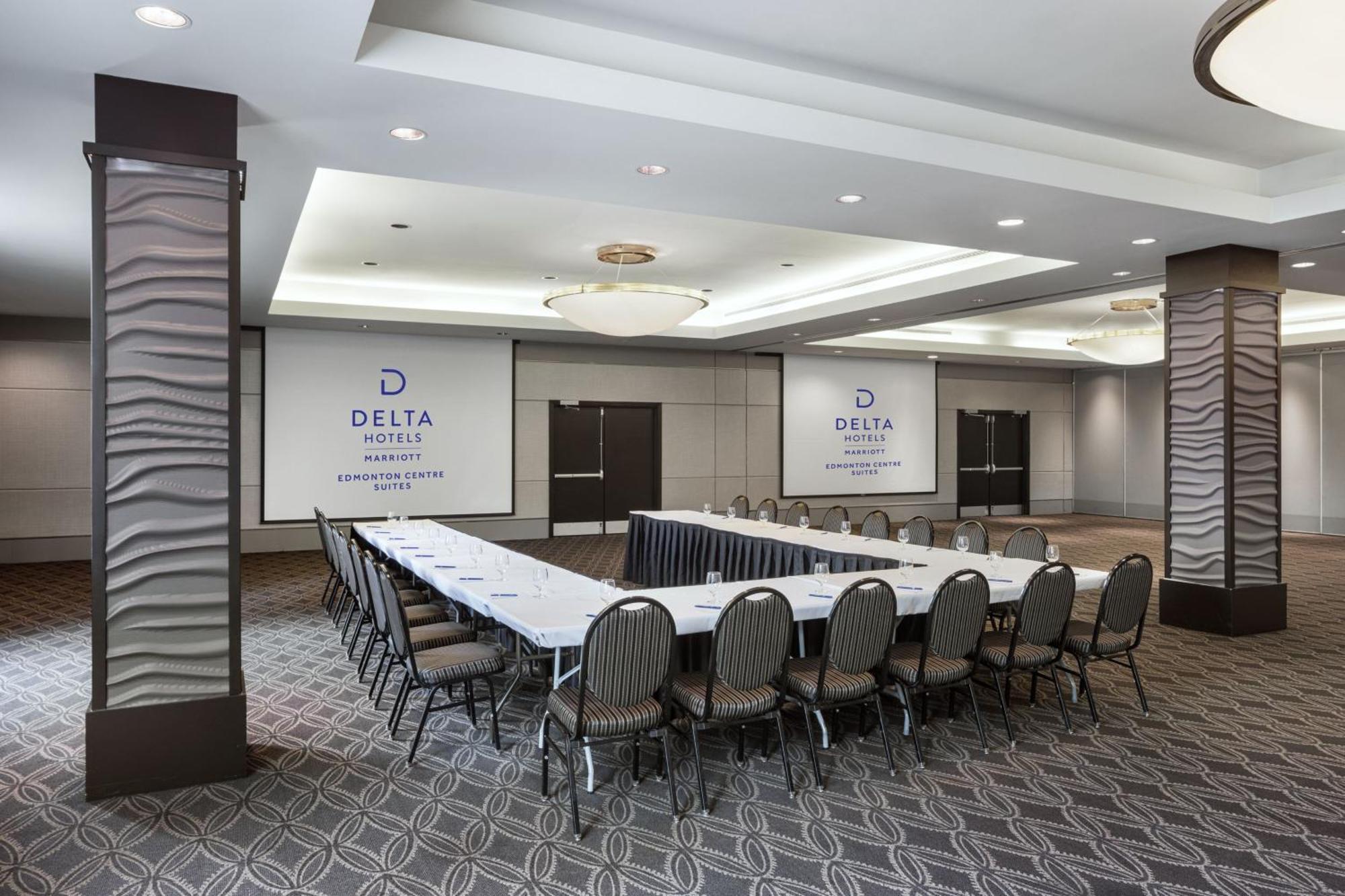 Delta Hotels By Marriott Edmonton Centre Suites Екстериор снимка
