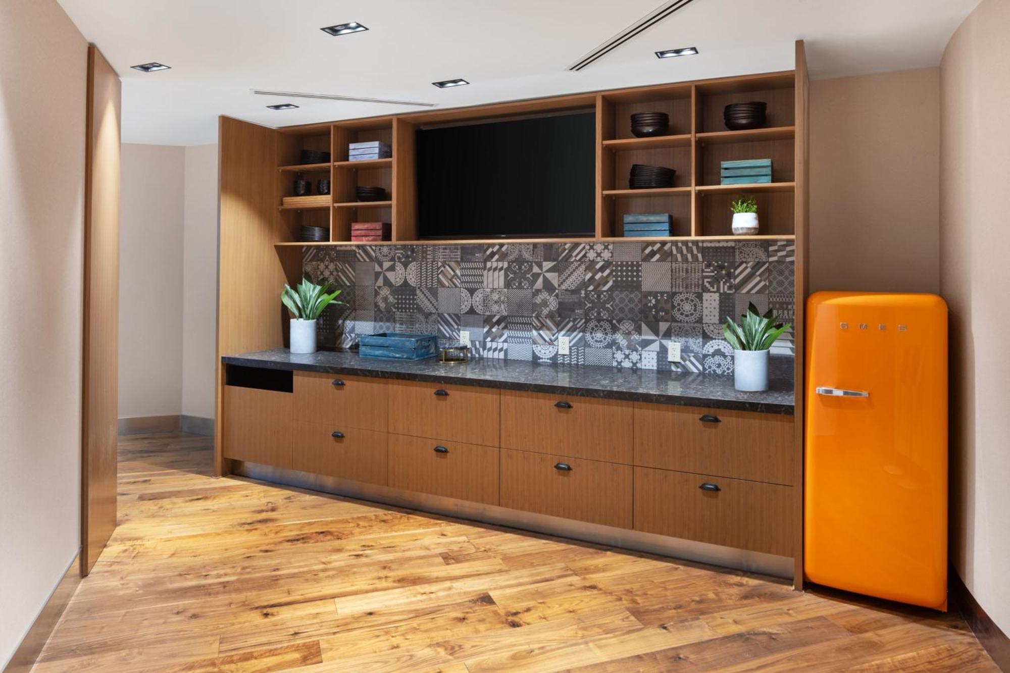 Delta Hotels By Marriott Edmonton Centre Suites Екстериор снимка