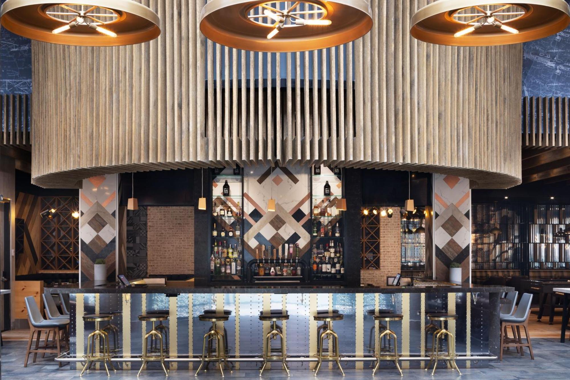 Delta Hotels By Marriott Edmonton Centre Suites Екстериор снимка