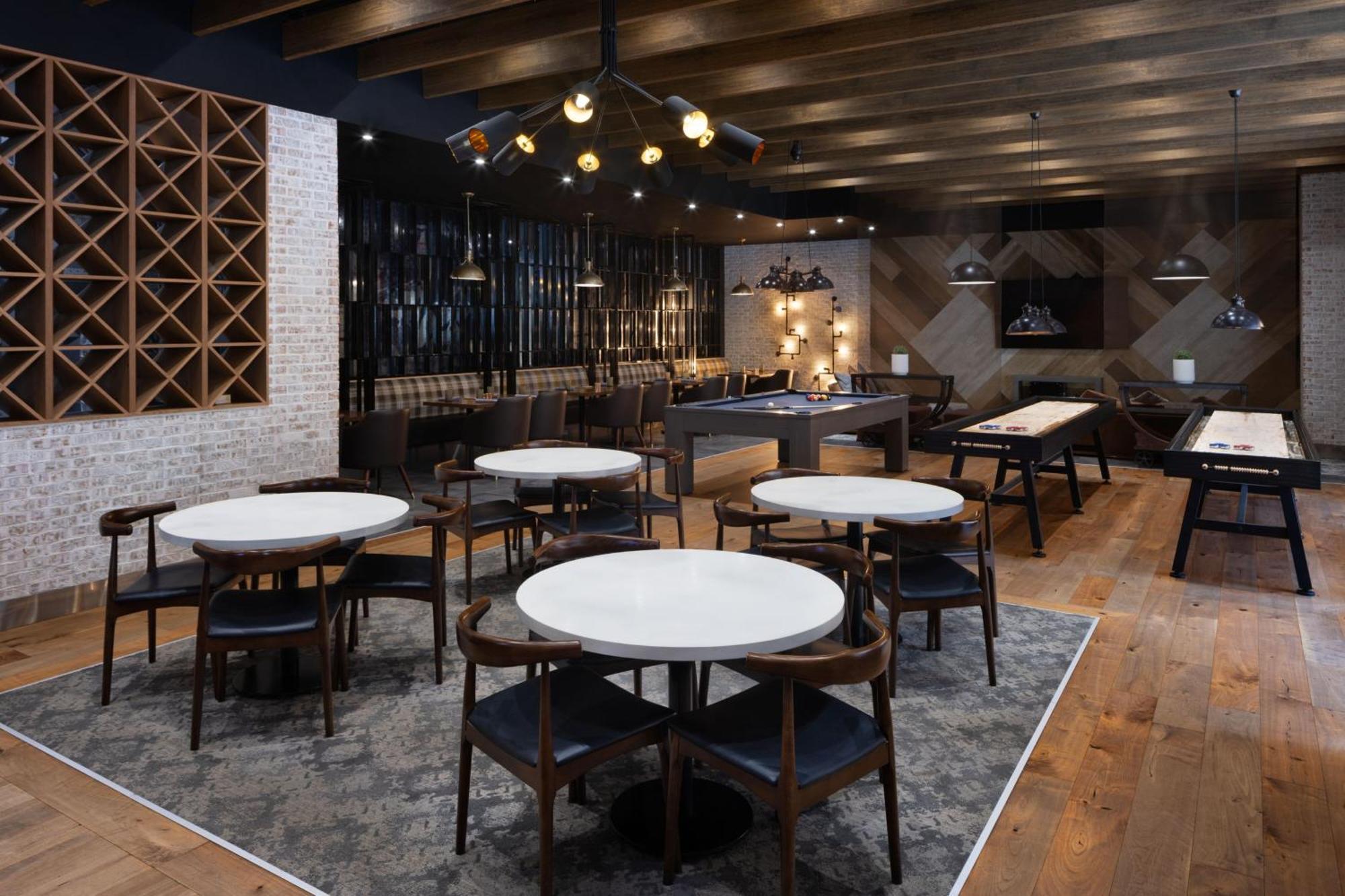 Delta Hotels By Marriott Edmonton Centre Suites Екстериор снимка