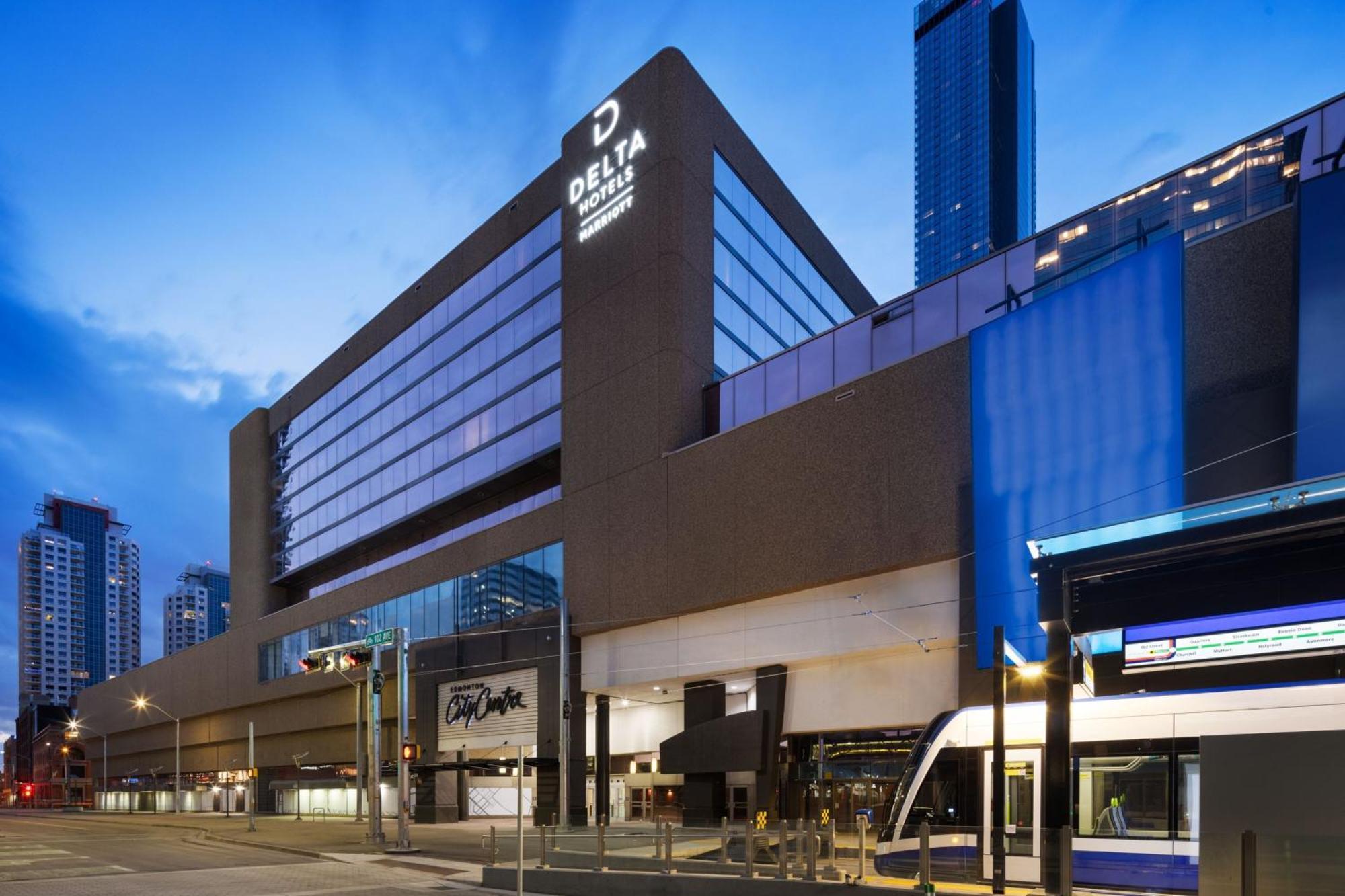 Delta Hotels By Marriott Edmonton Centre Suites Екстериор снимка