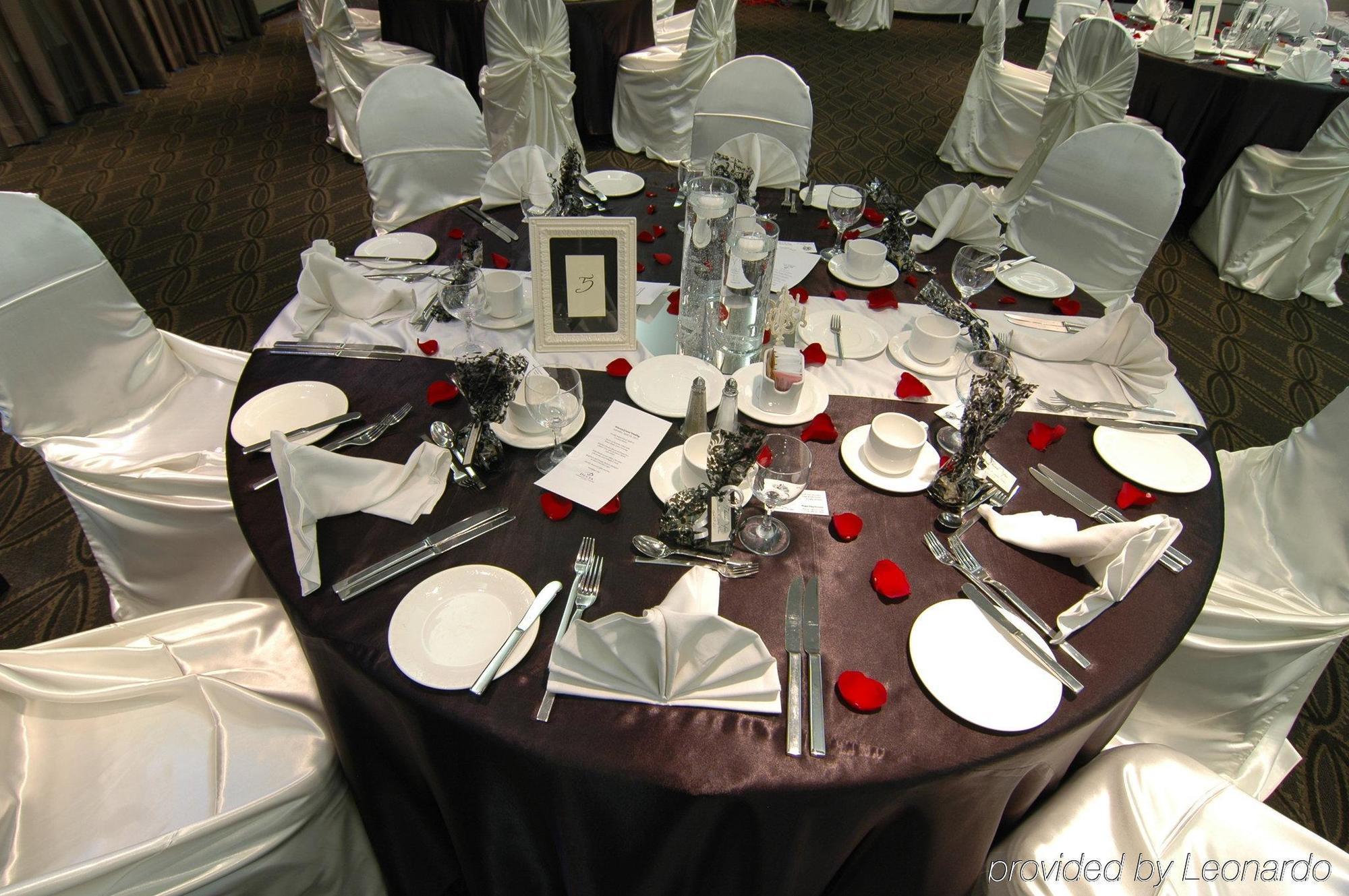 Delta Hotels By Marriott Edmonton Centre Suites Ресторант снимка
