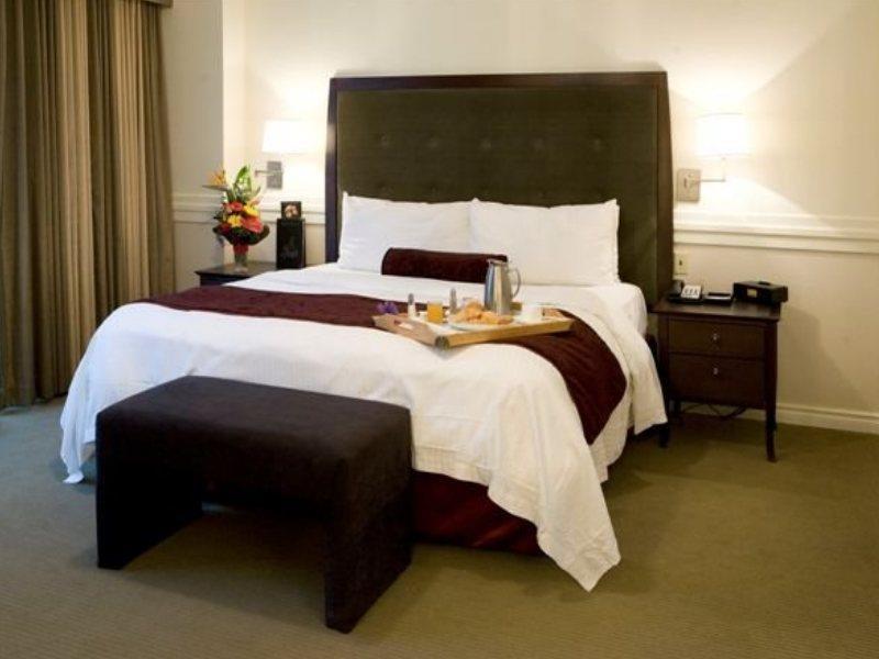 Delta Hotels By Marriott Edmonton Centre Suites Екстериор снимка