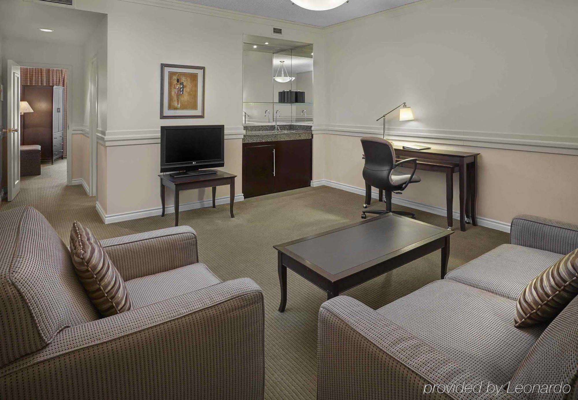 Delta Hotels By Marriott Edmonton Centre Suites Екстериор снимка