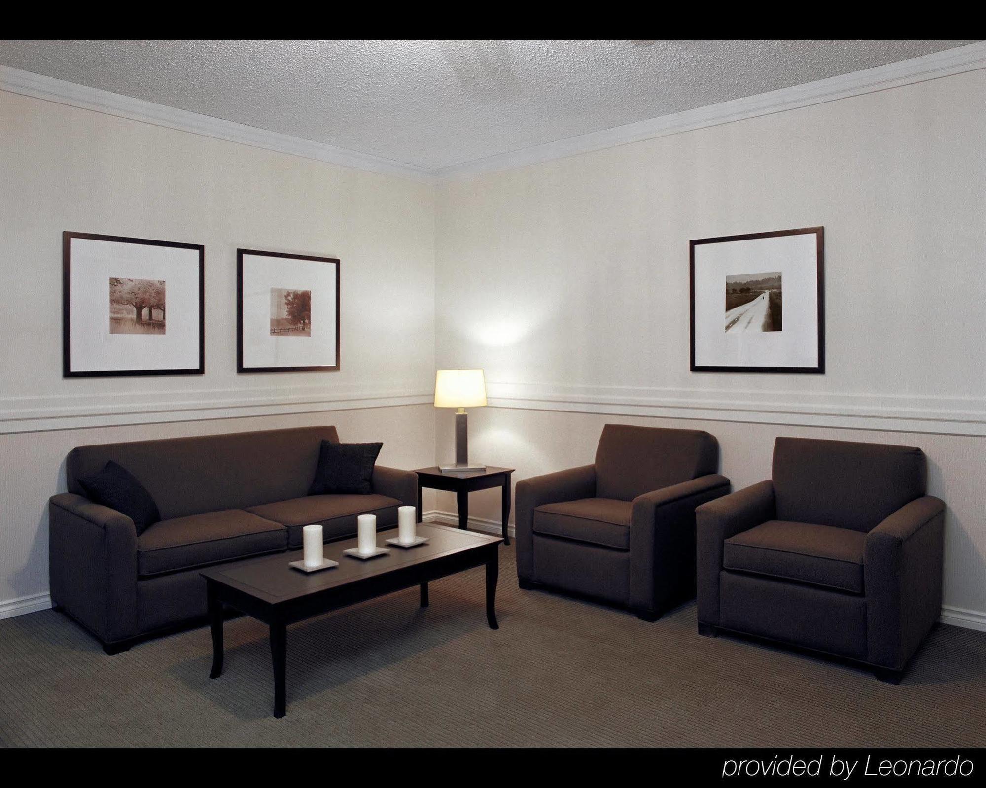 Delta Hotels By Marriott Edmonton Centre Suites Екстериор снимка