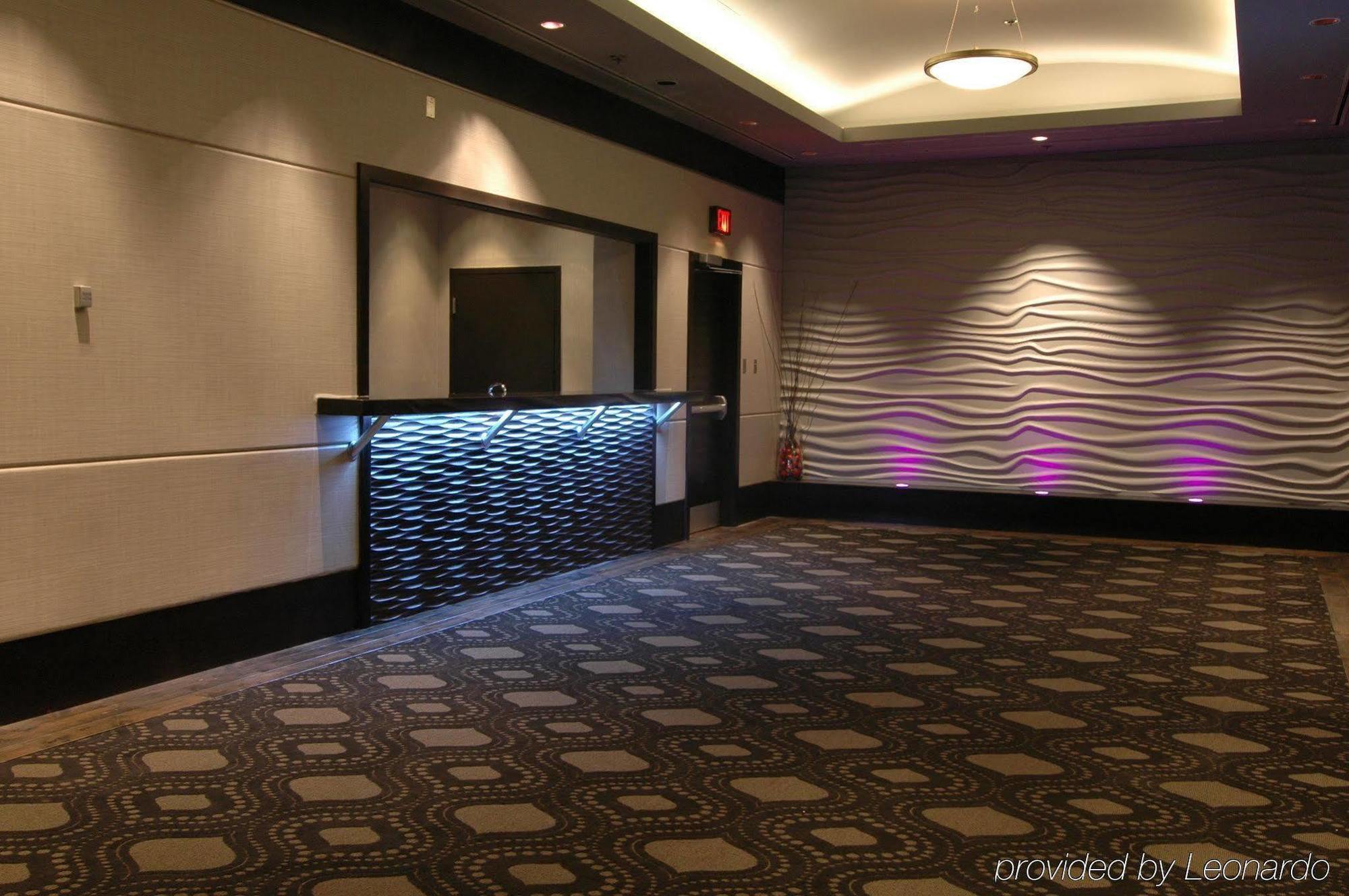 Delta Hotels By Marriott Edmonton Centre Suites Екстериор снимка