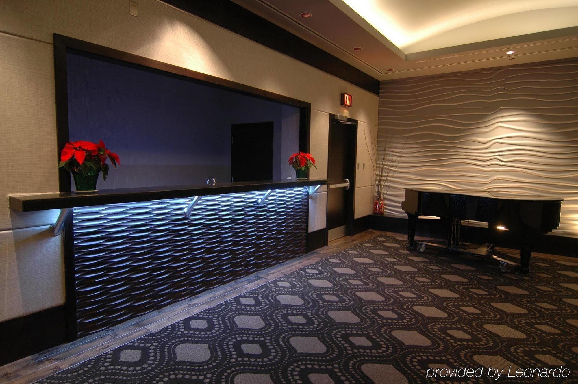 Delta Hotels By Marriott Edmonton Centre Suites Екстериор снимка