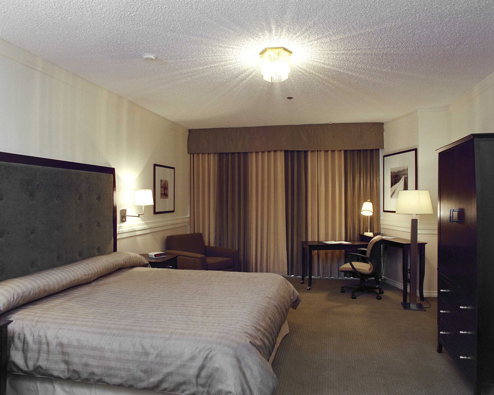 Delta Hotels By Marriott Edmonton Centre Suites Екстериор снимка